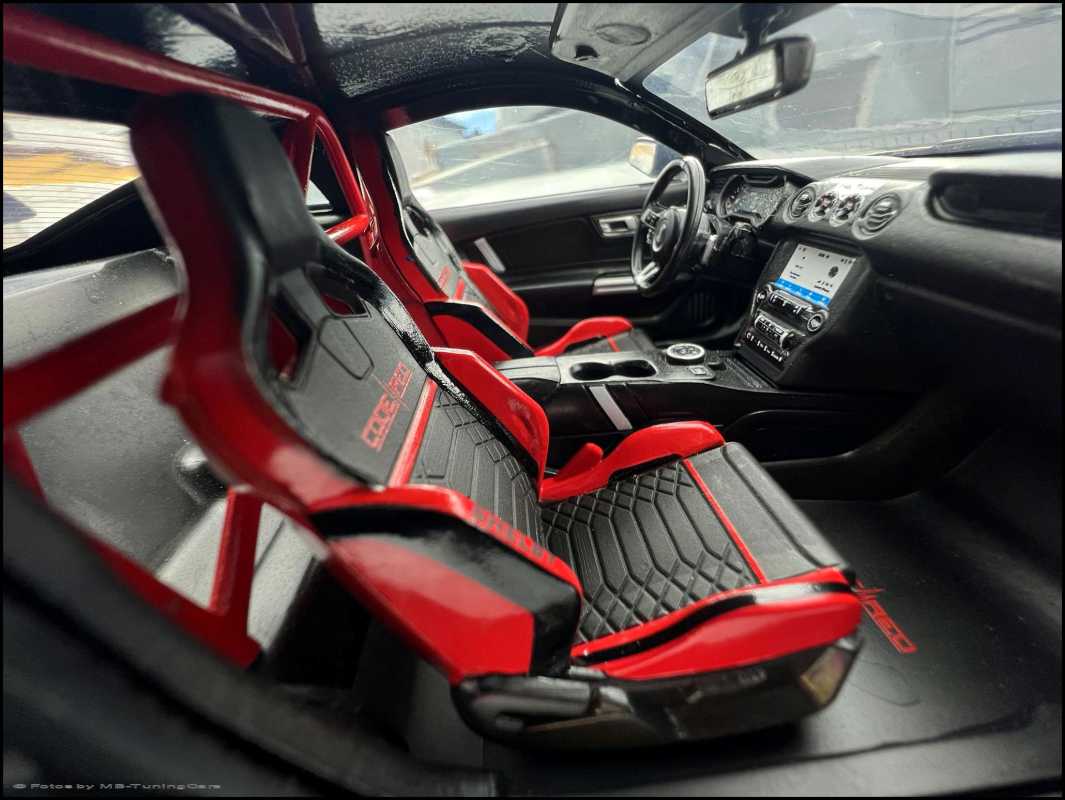 1:18 Ford Shelby GT 500 KR Black/ RED Edition inkl. OVP
